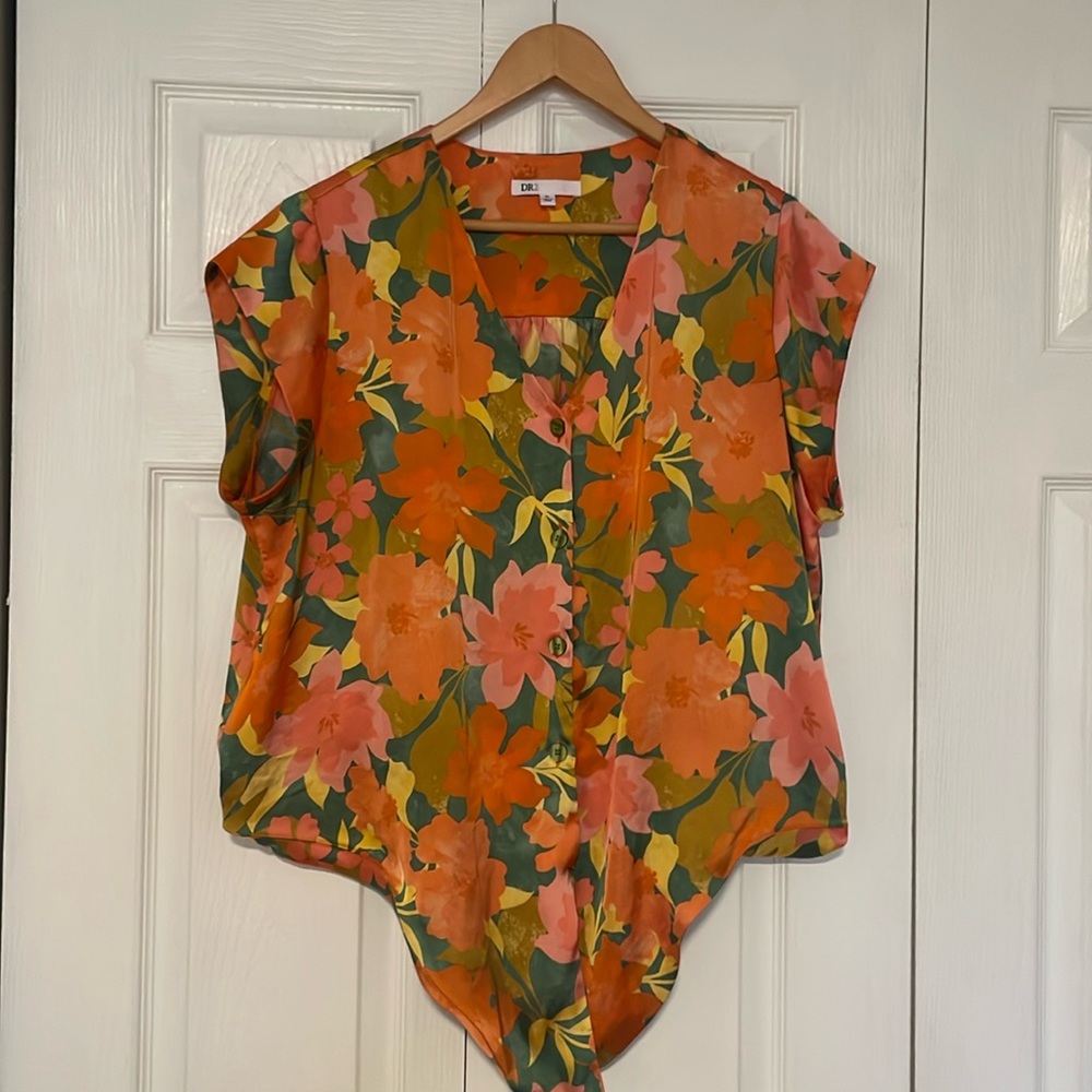 Dr2 by Daniel Rainn Blouse Sleeveless, v neck. Size XL